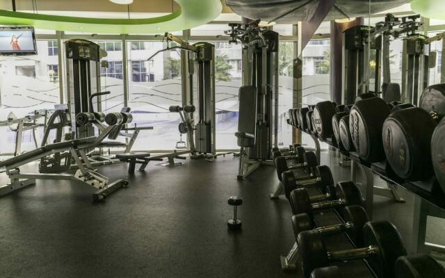 Executive Towers Amazing 1BR Onsite Pool Business bay