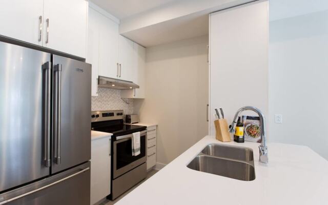 Stunning Split Level 3 BR Little Italy Apartment