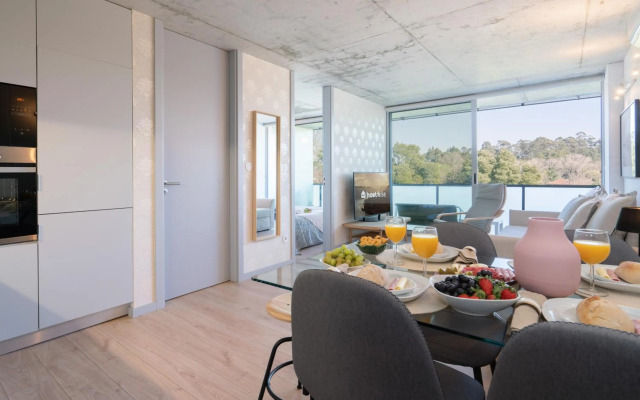 Luxurious Impressive Apartment - Balcony and Pool