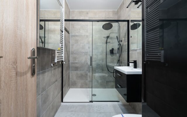 Mateckiego Apartment by Renters