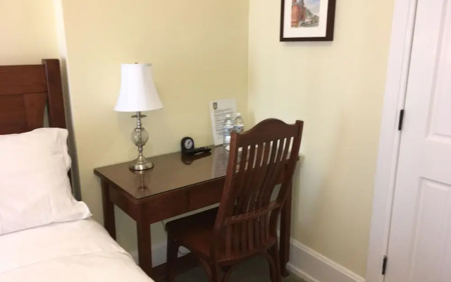 Tawsty Flower - Haines Suites