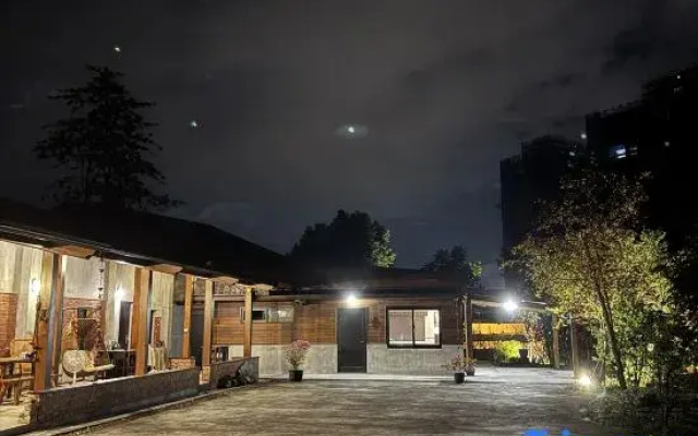 Slow Travel Space for Neighbors