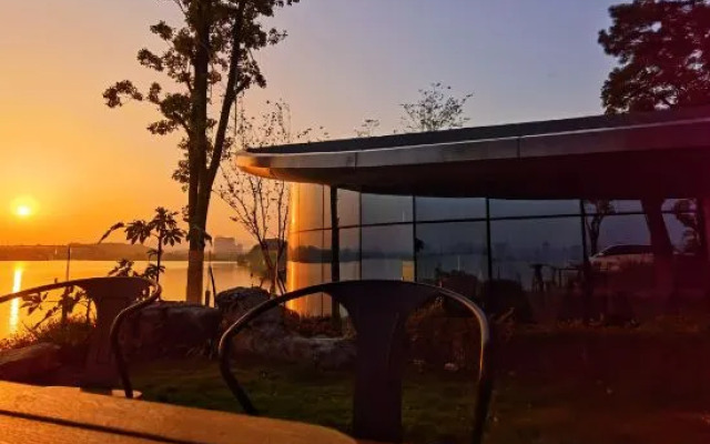 Yueyang Bamboo Mountain Residence