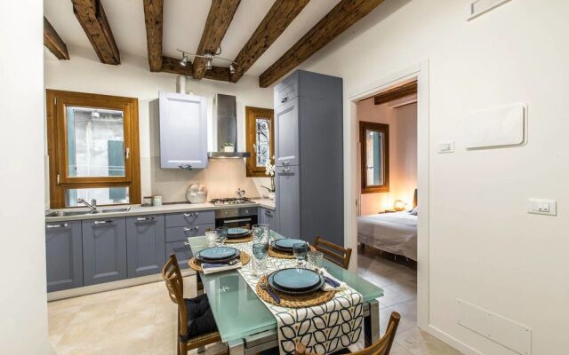 Cà Rezzonico Apartment R&R