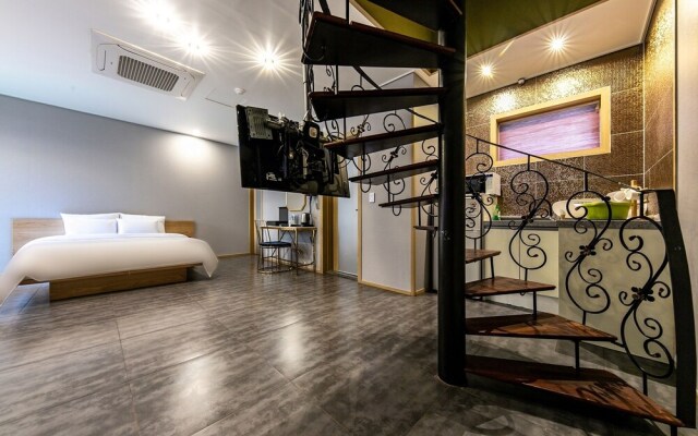 Mokpo Hotel W