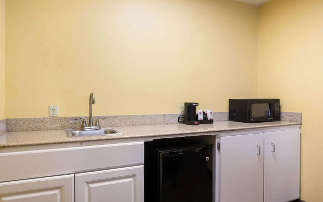 Quality Inn & Suites CVG Airport
