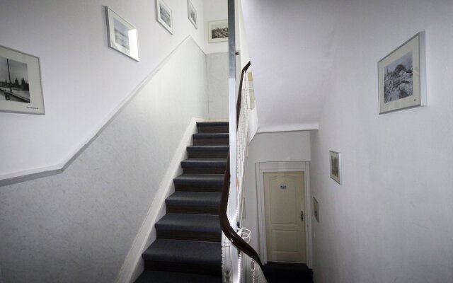 The Penny Pincher Inn - Hostel