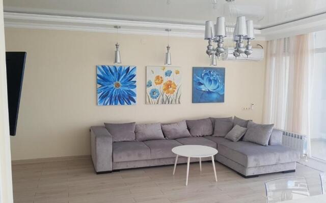 J.R Apartment in the sea