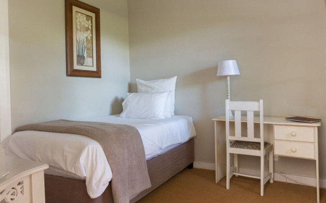 Sandown Lodge