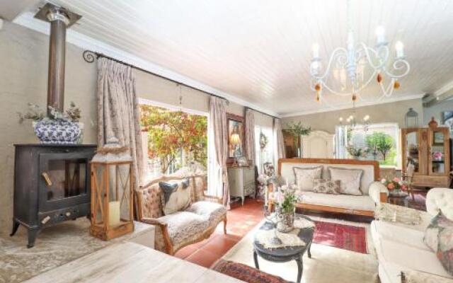 Three Oaks Bed  Breakfast