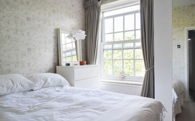 Charming 2 Bedroom Battersea Flat