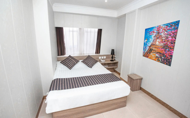 Holiday Hotel