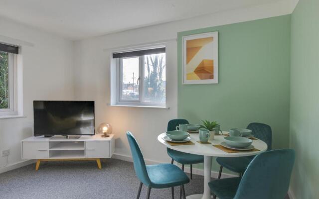 George Suite - Two Bed Apartment with Parking