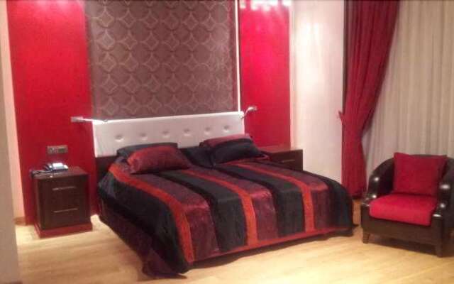 Deluxe Hotel and Spa