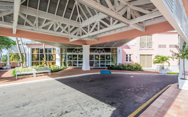 Comfort Suites Paradise Island