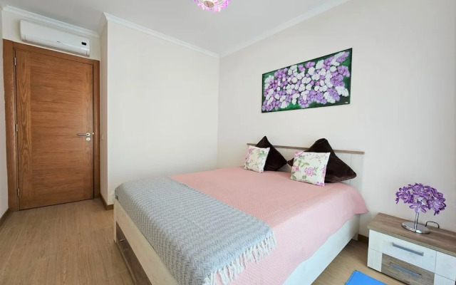 Rocha Prime Center Garage Flat