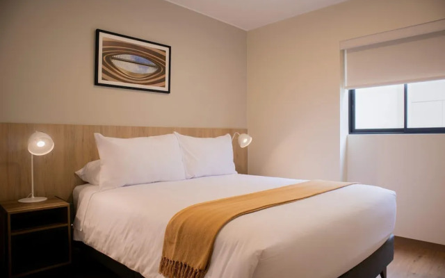 w Modern 3BR w Balcony Near Kennedy Park