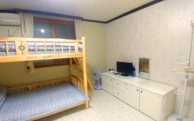 Kodakkodak Guest House - Hostel