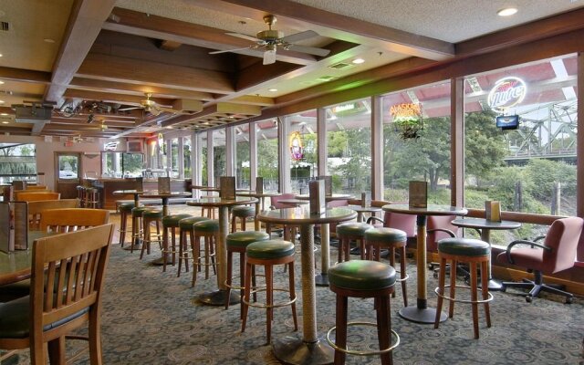Red Lion Hotel Vancouver at the Quay