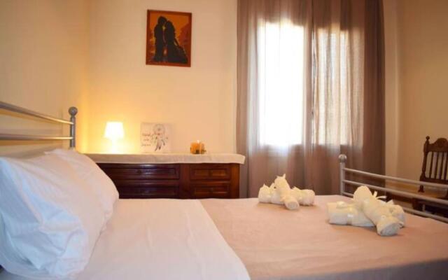 Marble Cool 2-bedroom Down Town Yard House