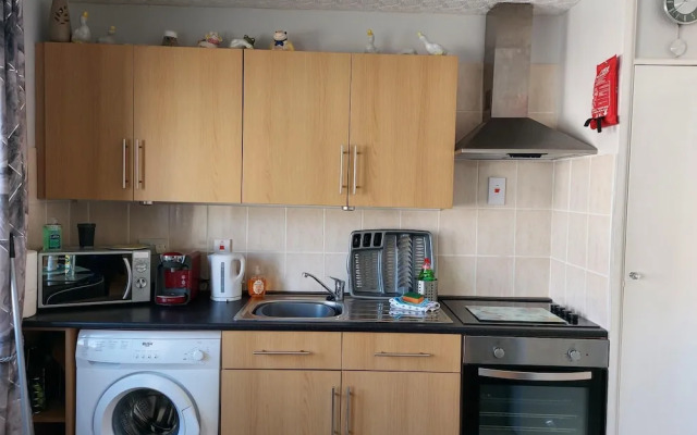 1st Floor Hillview 2 Bedroomed Central Location