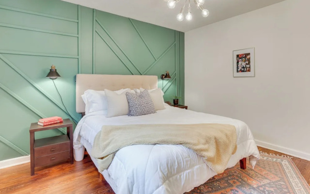 Patio & Lake Views: Family-friendly Canton Retreat