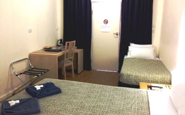 Hi Way Inn Motel – Guest Rooms – Winnellie