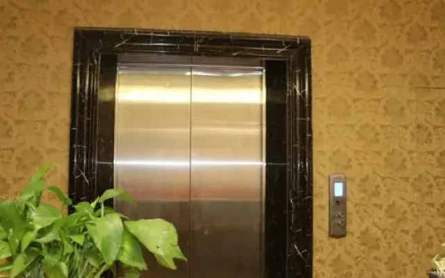 Batang Bathing Sunshine Tanzhan