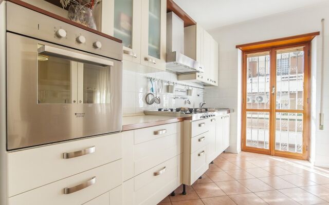 Eur Luminous And Large Family Terrace Apartment