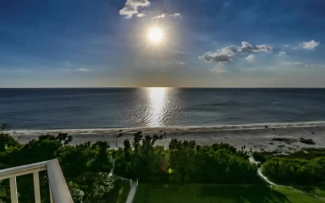 Estero Beach and Tennis 705c