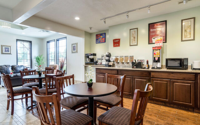 Econo Lodge University