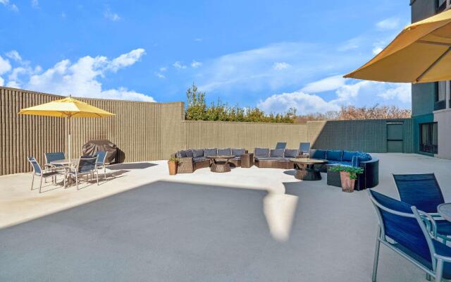 La Quinta Inn & Suites by Wyndham Columbus MS