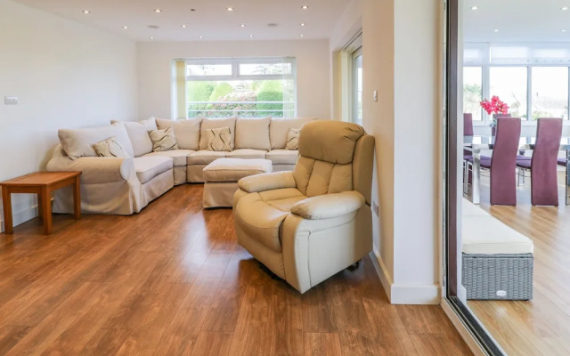 Top Of The Lane Luxury Holiday Apartment