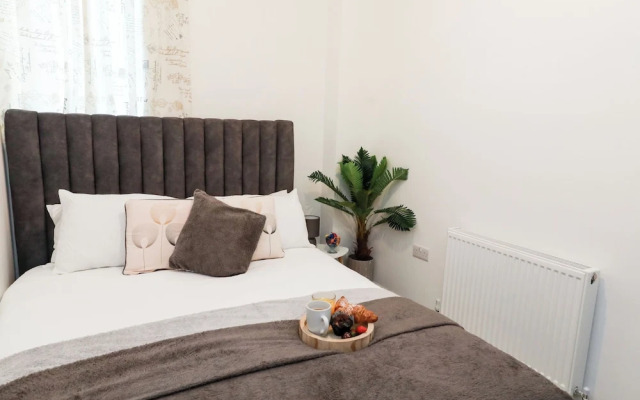 Victoria Road Apartment in Stoke