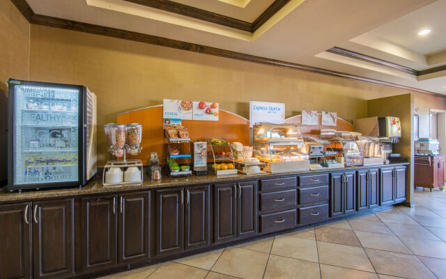 Holiday Inn Express Hotel & Suites Clovis by IHG