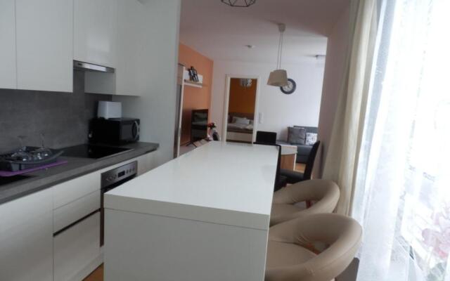 Spacious, Modern 1-bdrm Apt near VIC & Austria Ctr