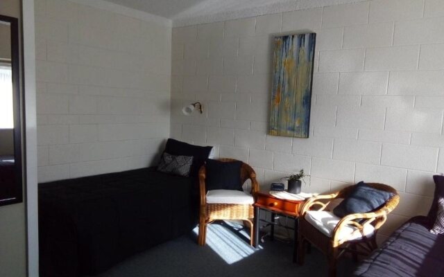 Redwood Lodge Motel