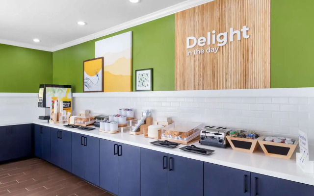 Spark by Hilton Pearland (H)