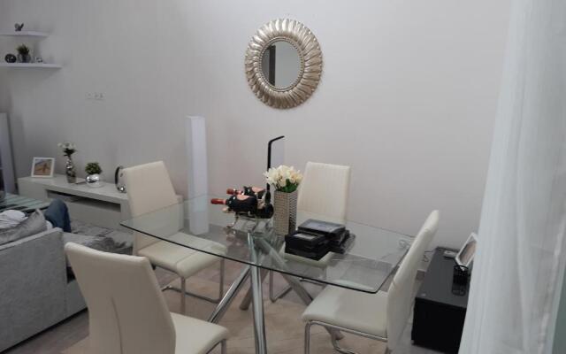 Accra Cozy Retreat With 2 Bedrooms