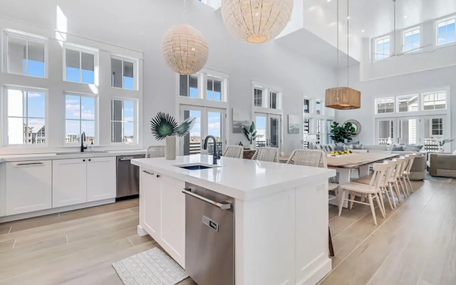 Lakeside Luxury 230 LAK