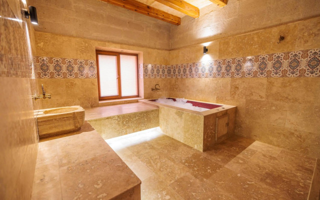 Canyon Cave Hotel