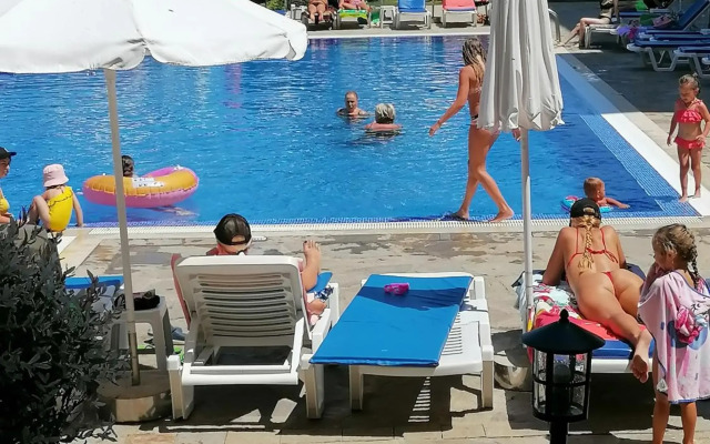 Apart-Hotel "Bendita-Mare"