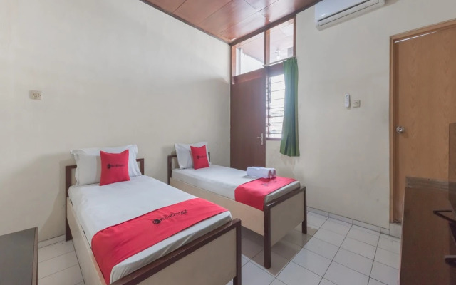 RedDoorz Syariah near Taman Kota Kuningan