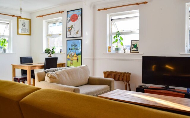 Hip 2 Bedroom Flat Near Peckham High Street