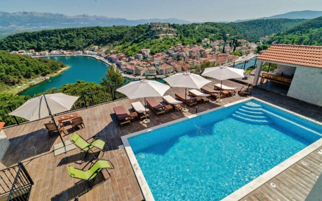 A2 Beautiful apt w. Magnificent View and Pool use