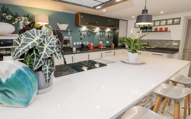 Capel Mawr, Basement 19