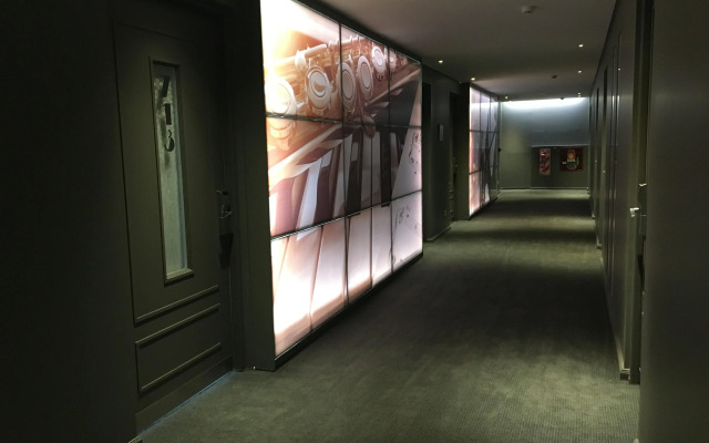 Broadway Hotel & Suites