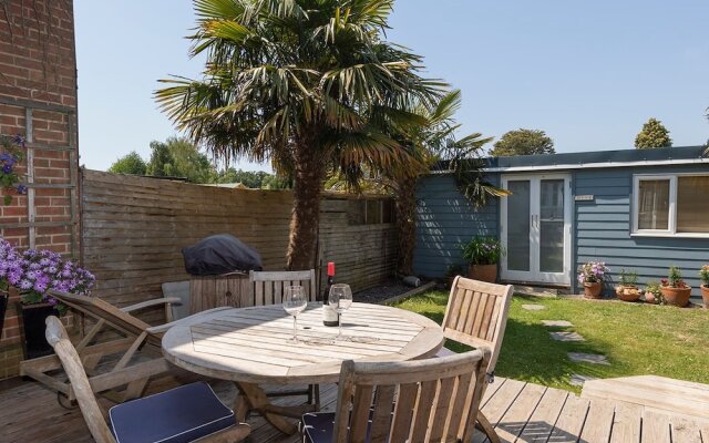 Stylist Split Level 2 Bed With Parking