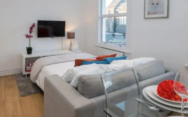 Charming Tower Bridge House