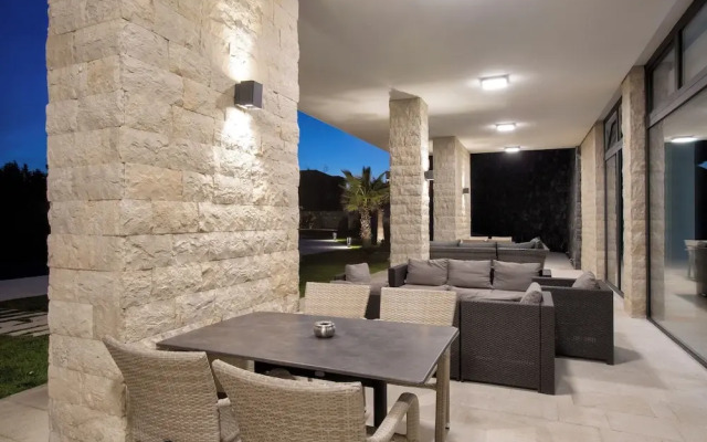 Villa Rita Pool & Spa